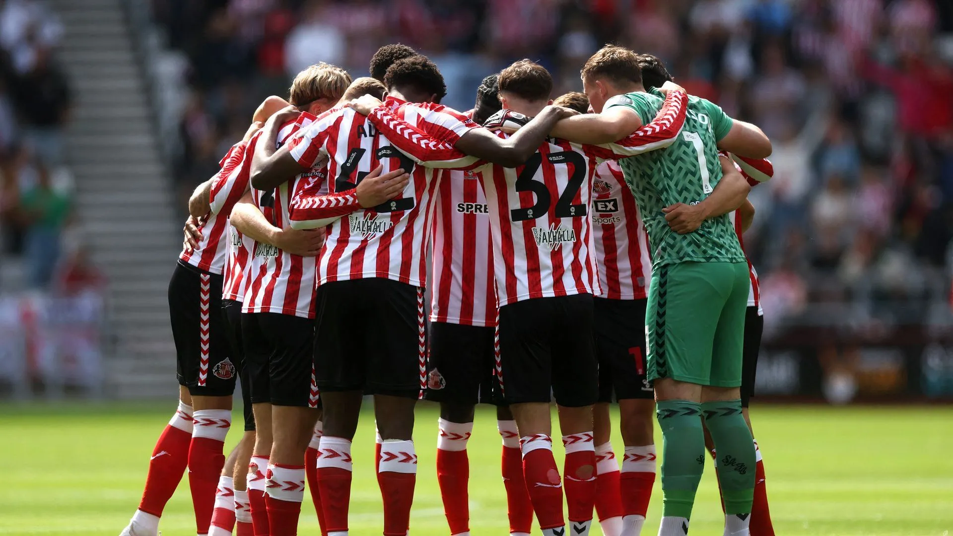 Các cầu thủ Sunderland họp đội trước trận đấu với Sheffield Wednesday