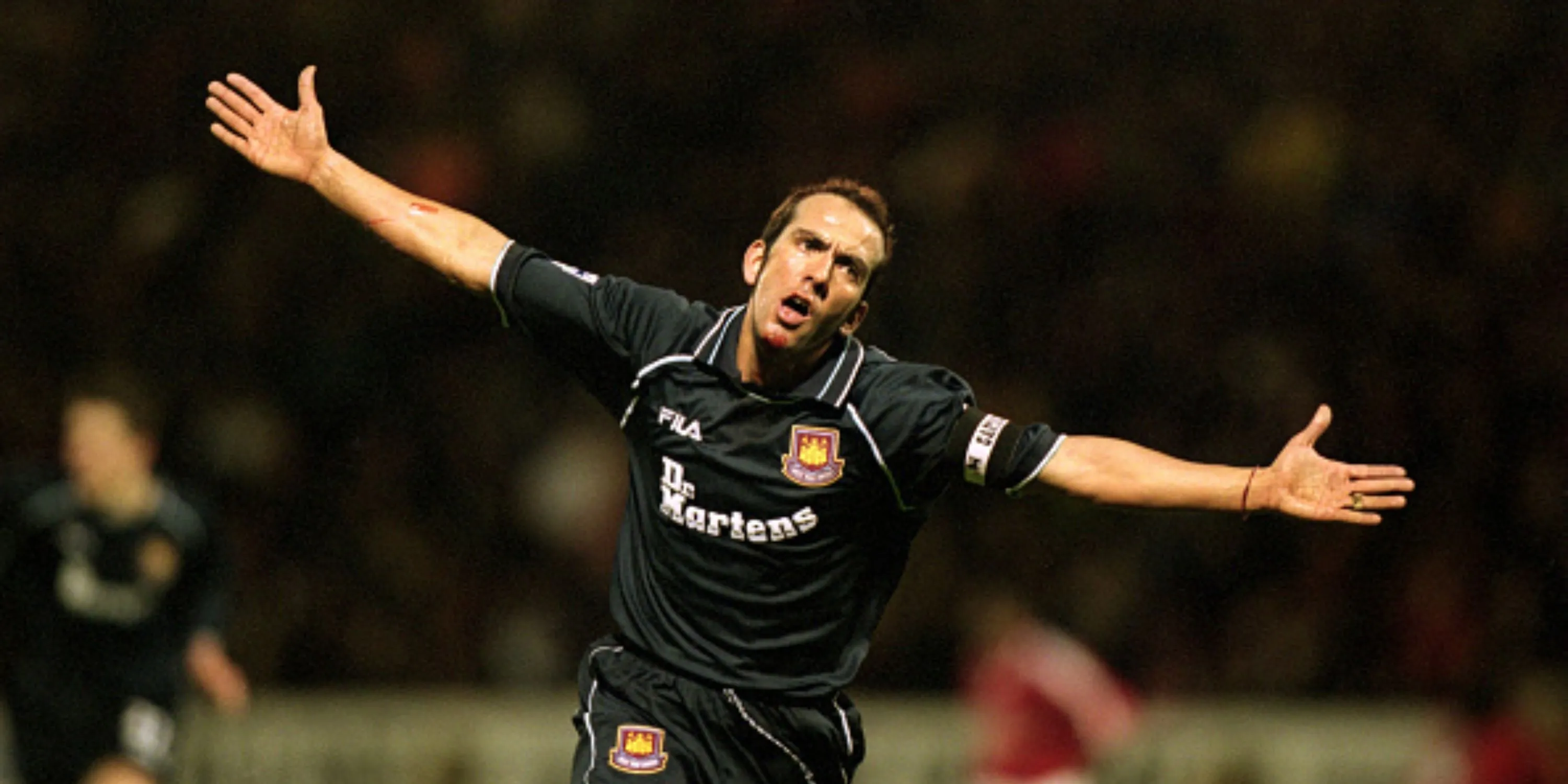 Di Canio ăn mừng bàn thắng cho West Ham