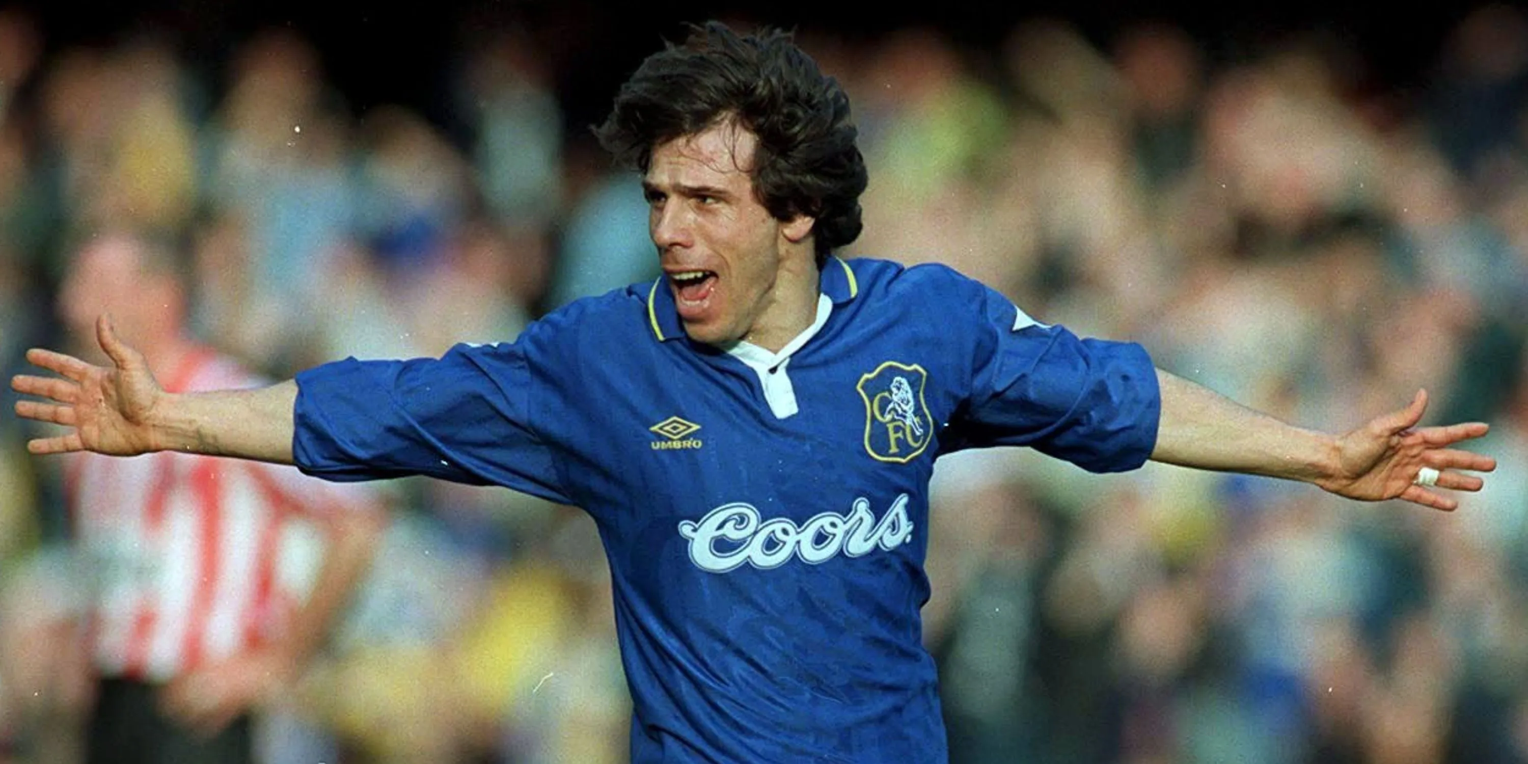 Gianfranco Zola ăn mừng sau khi ghi bàn cho Chelsea