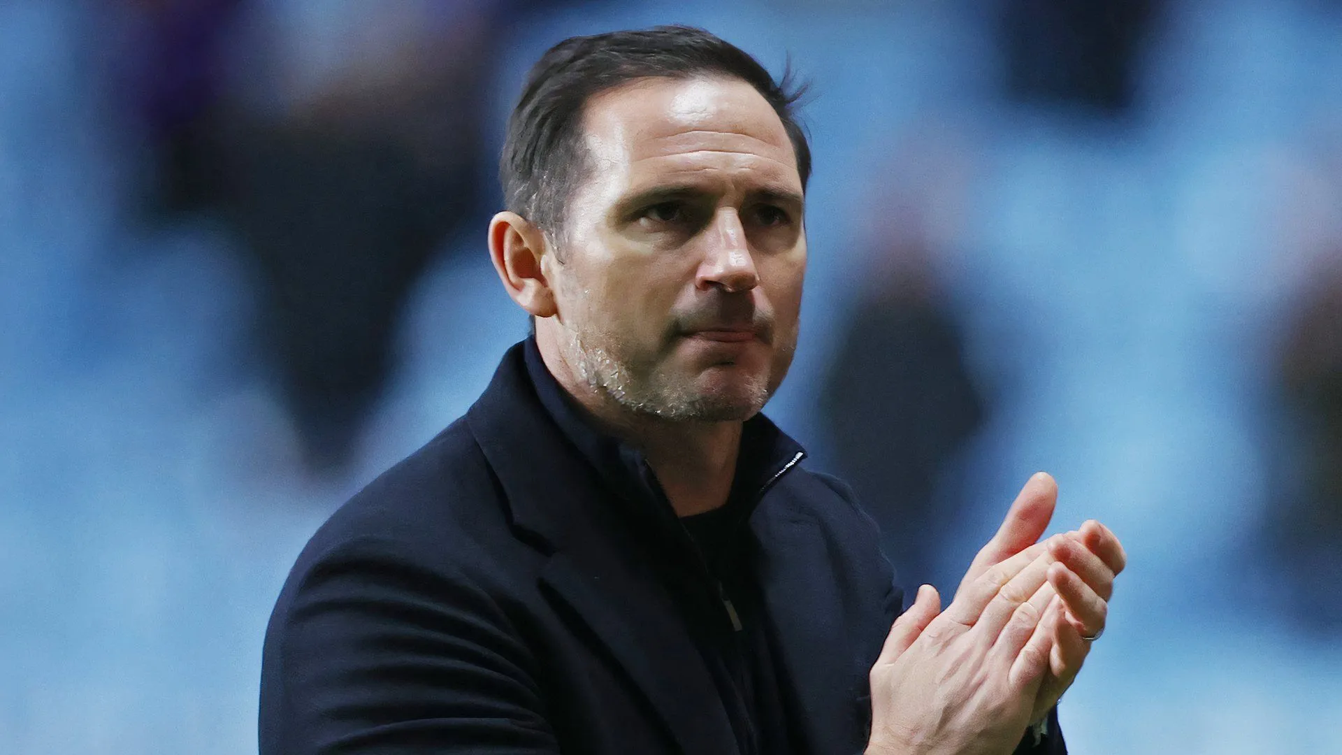 HLV Frank Lampard của Coventry City đang chỉ đạo các học trò