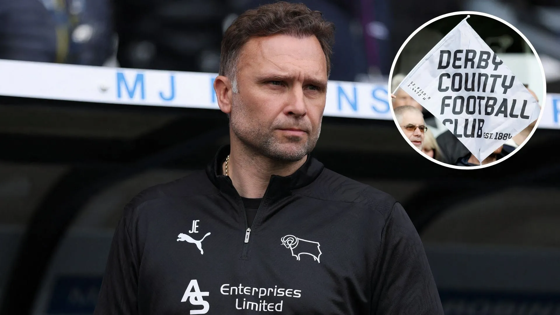 HLV John Eustace và các cầu thủ Derby County ăn mừng trụ hạng thành công