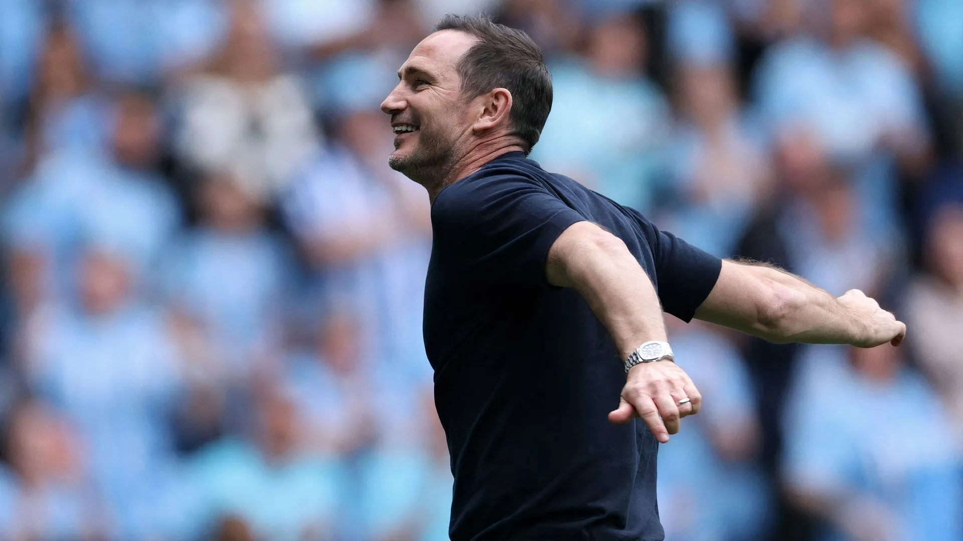 Huấn luyện viên Frank Lampard trên sân của Coventry City
