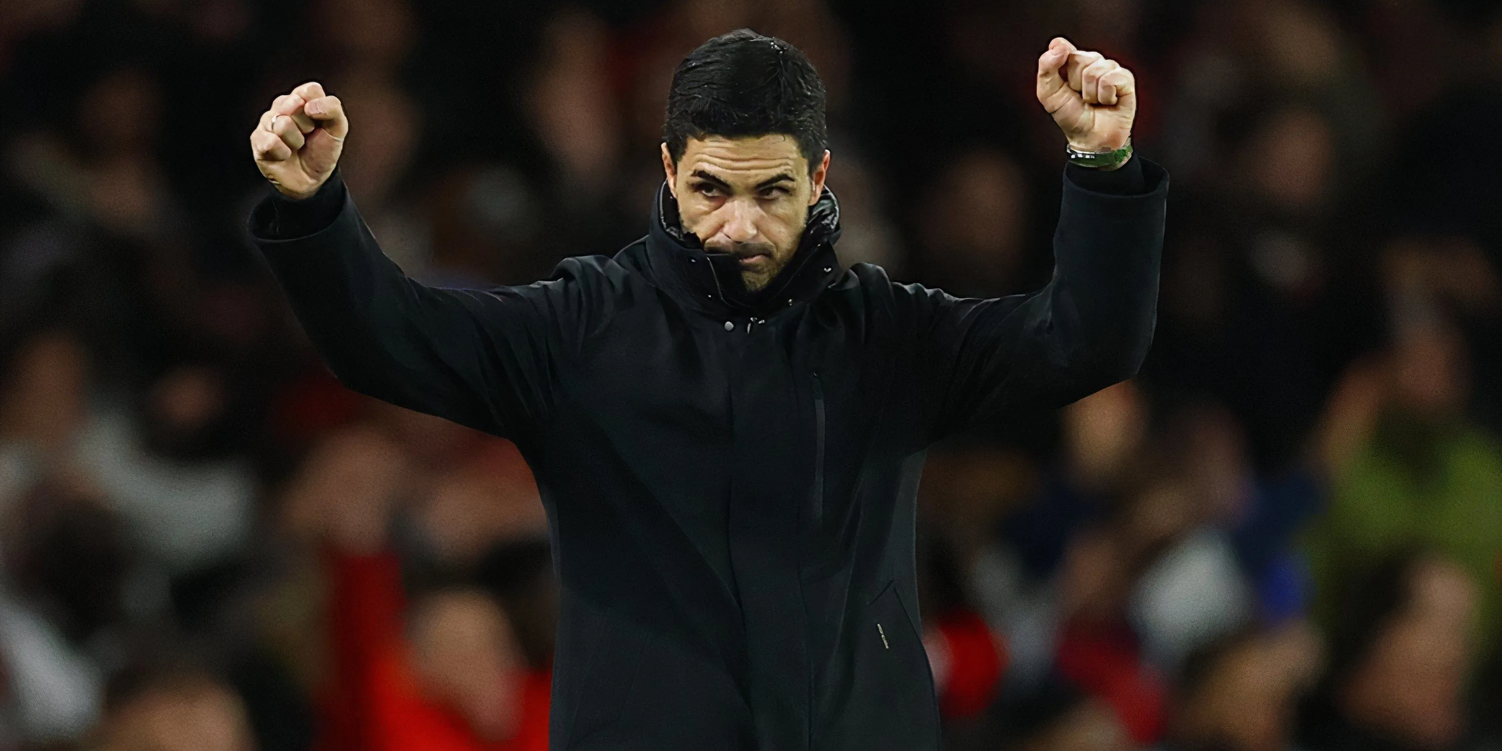 Huấn luyện viên Mikel Arteta của Arsenal ăn mừng trên sân