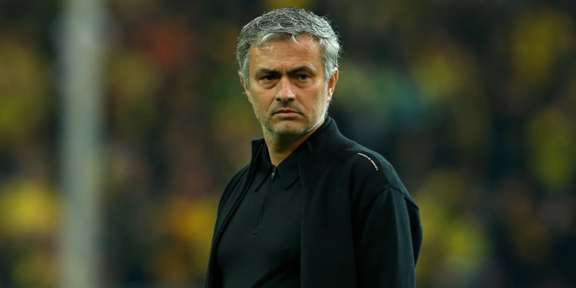 Huấn luyện viên Real Madrid Jose Mourinho trên sân tập