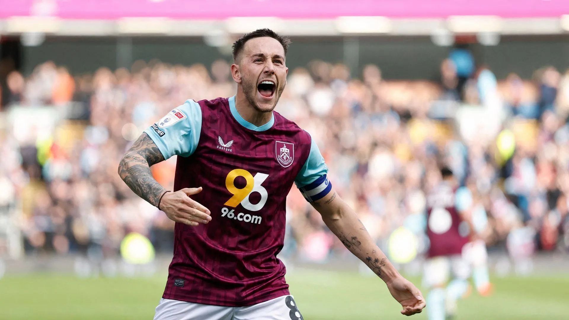 Josh Brownhill tiền vệ Burnley thi đấu thăng hoa