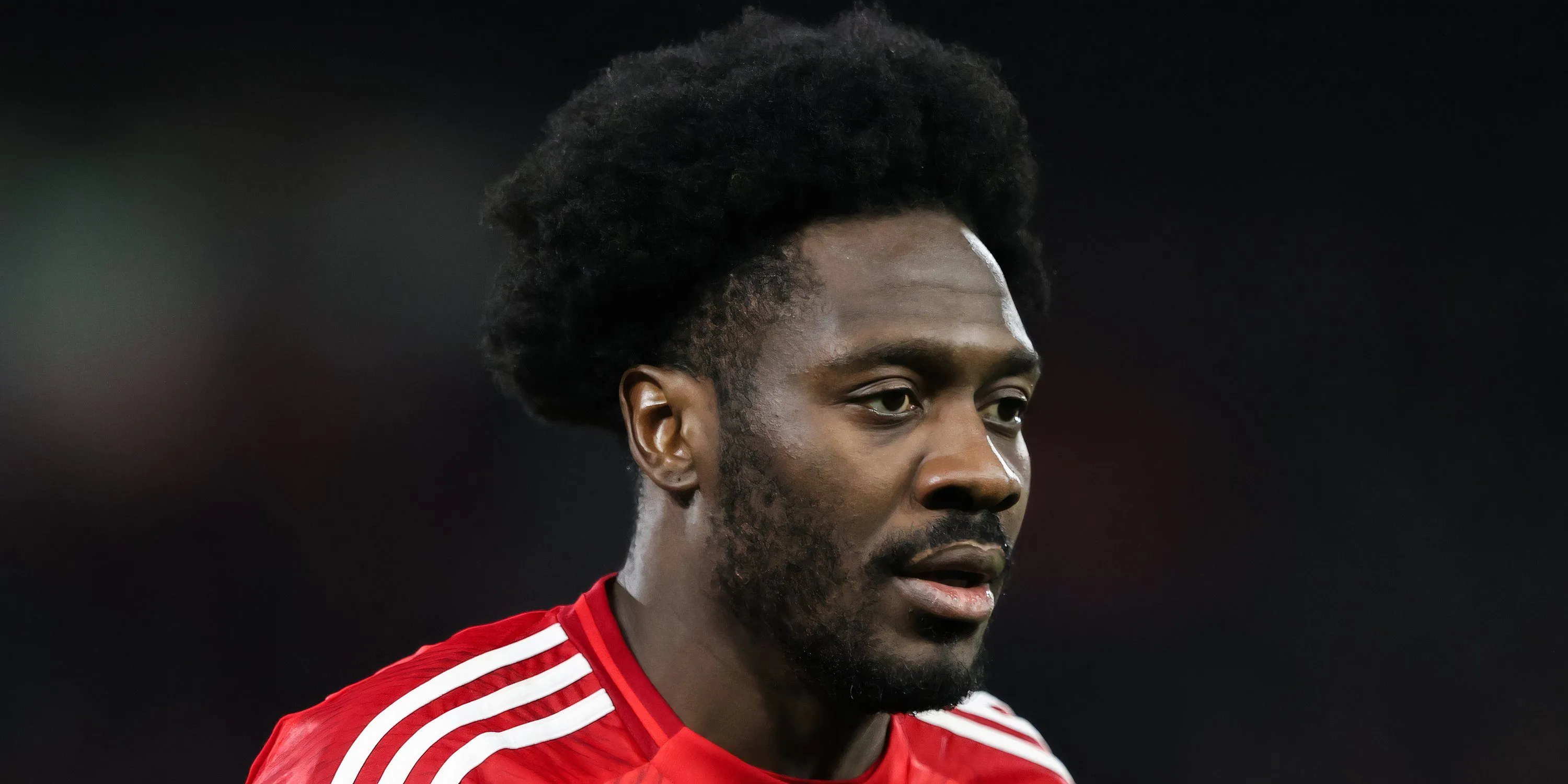 Ola Aina của Nottingham Forest thi đấu năng nổ ở vị trí hậu vệ phải