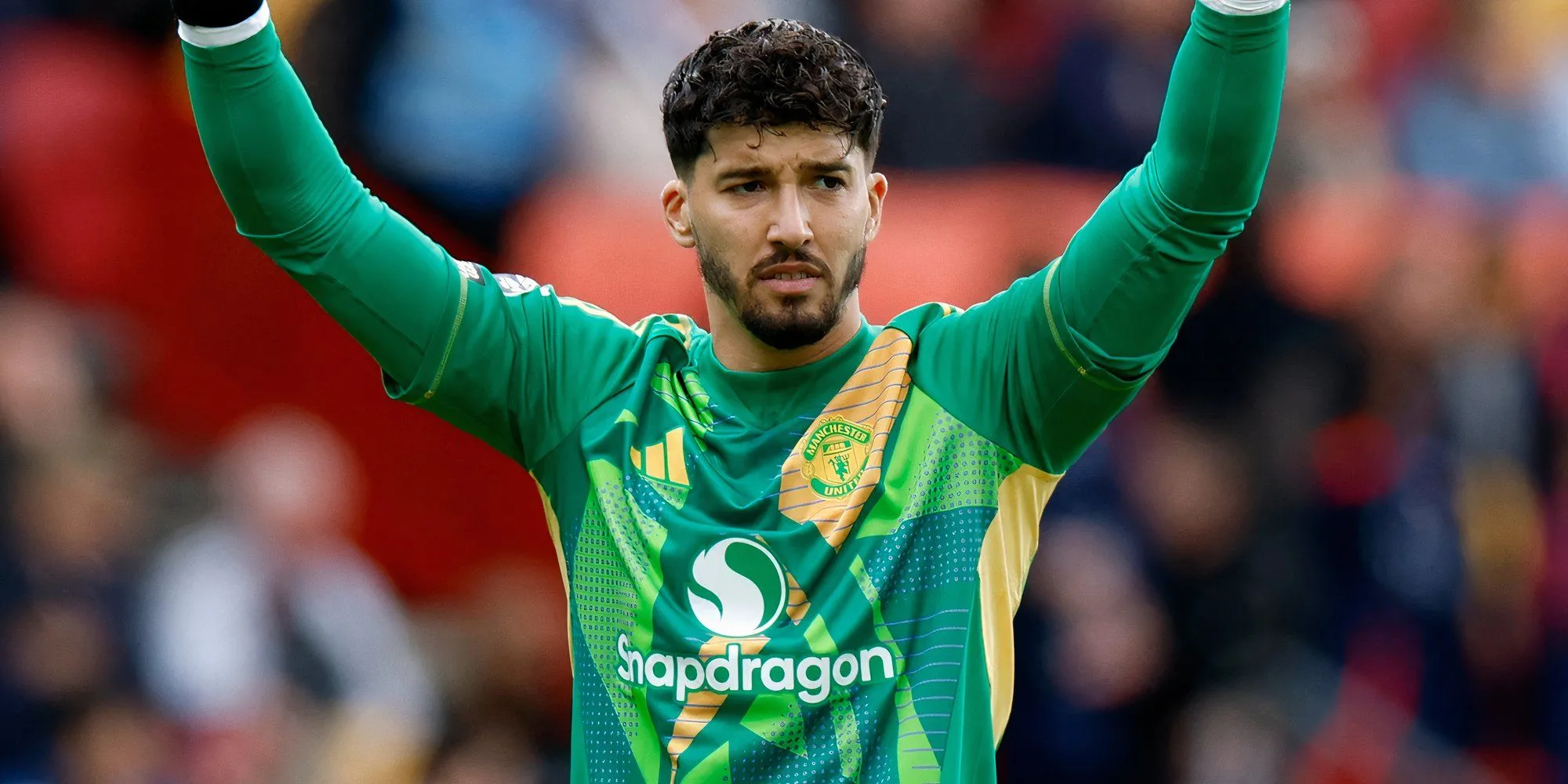 Thủ môn Altay Bayindir của Manchester United trong trận đấu