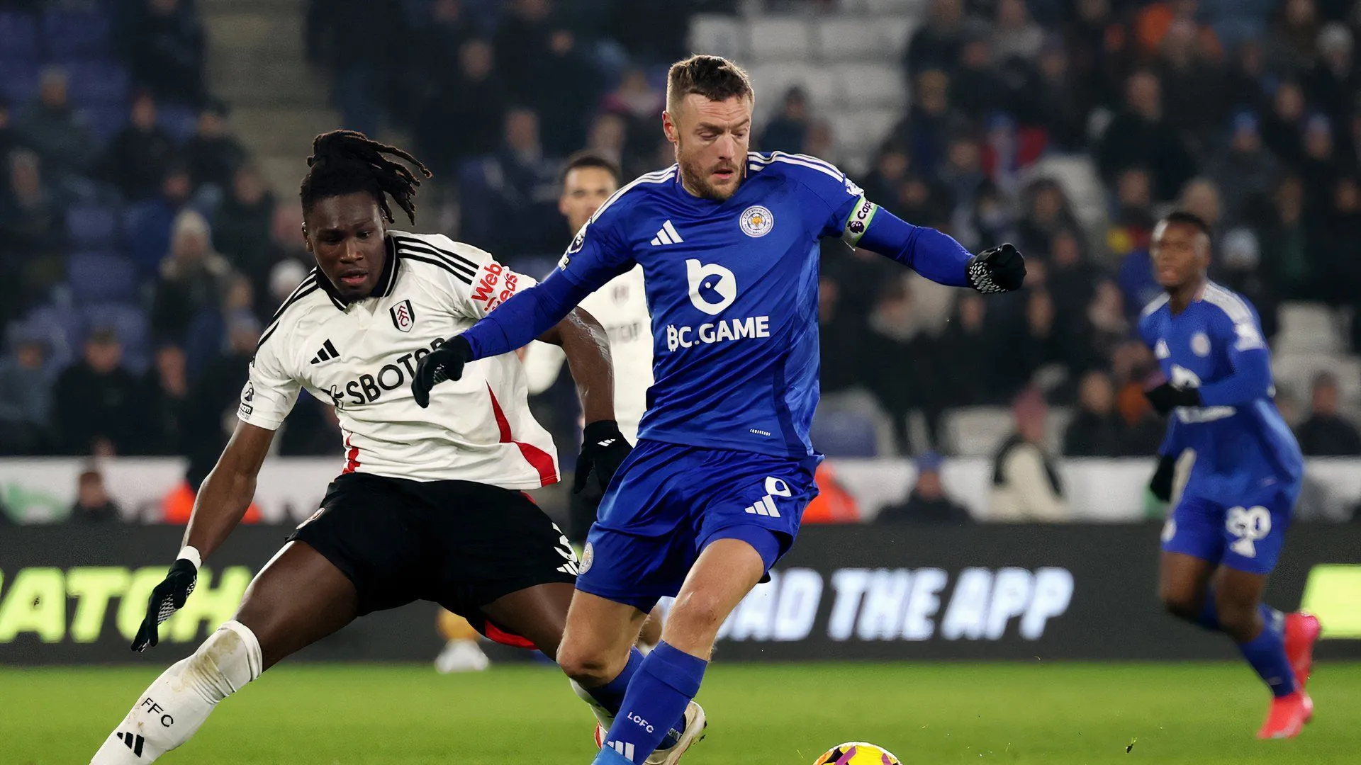 Tiền đạo Jamie Vardy ăn mừng bàn thắng cuồng nhiệt cho Leicester City tại Premier League