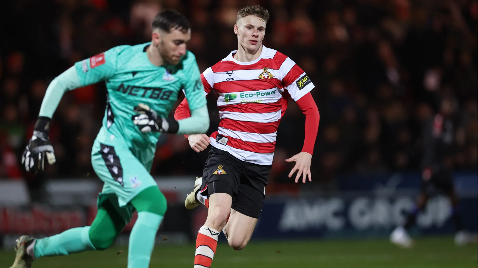 Tiền đạo Rob Street trong màu áo Doncaster Rovers khi được cho mượn