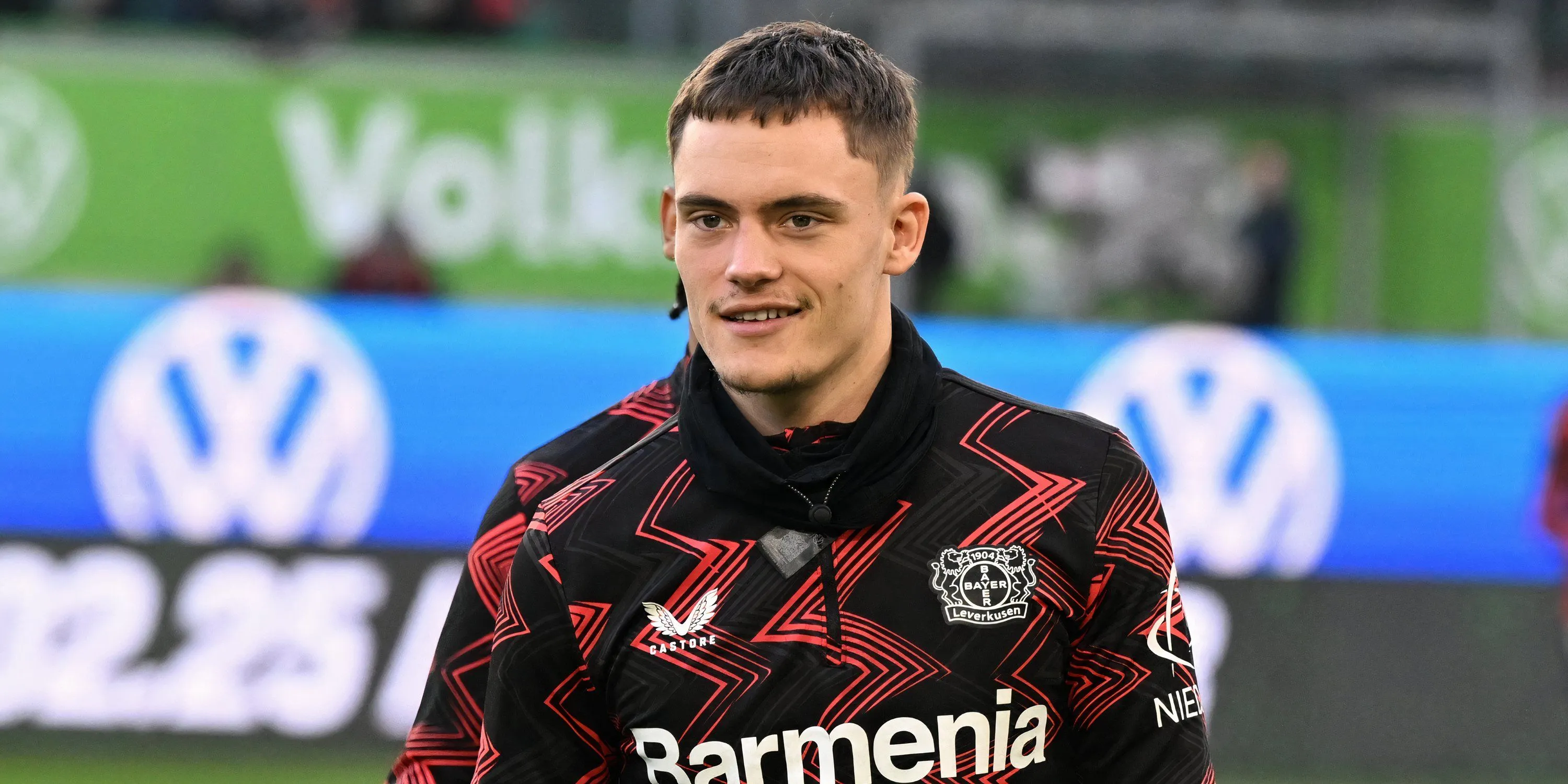 Tiền vệ Florian Wirtz của Bayer Leverkusen trong buổi khởi động