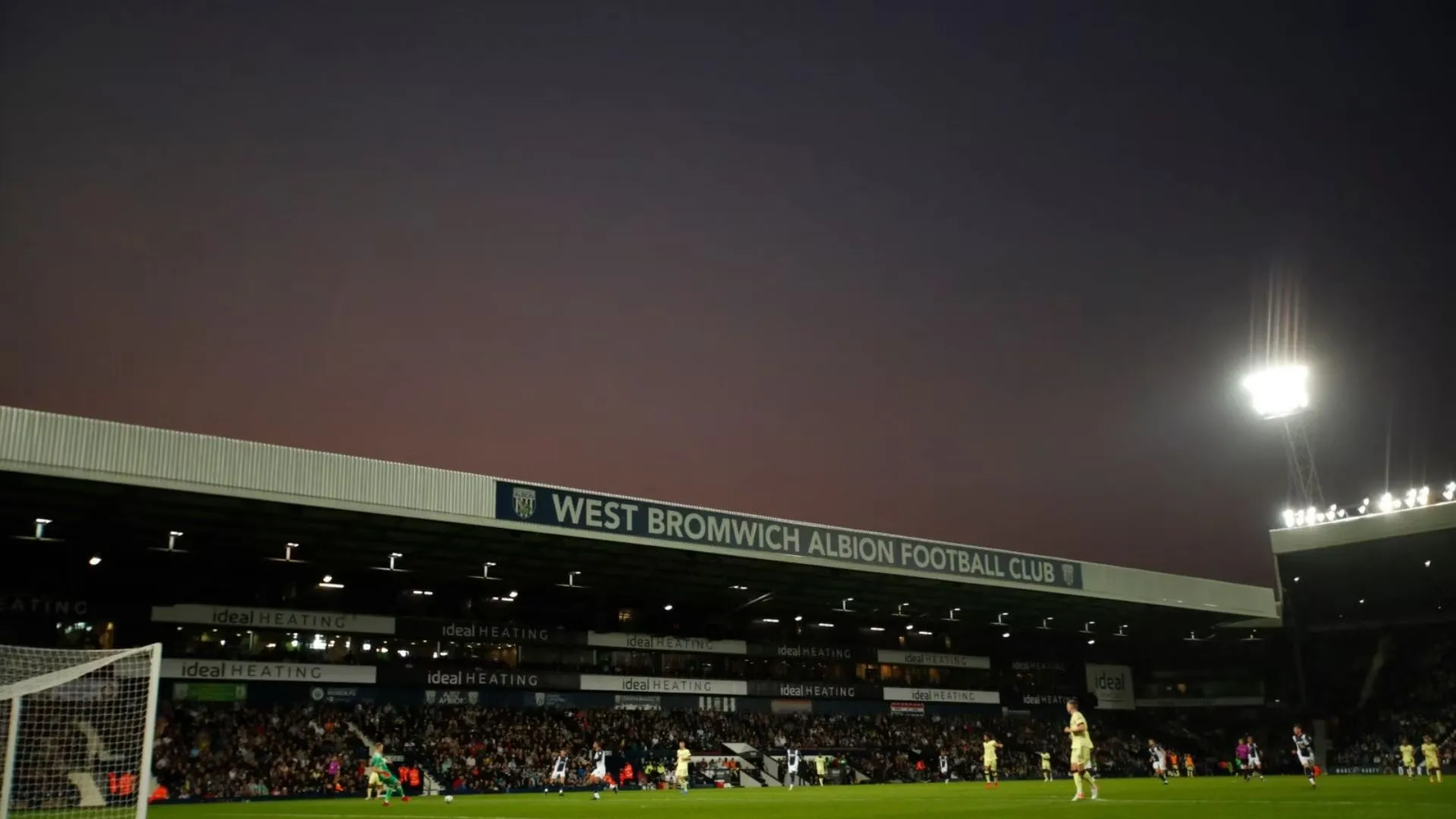 Tranh cãi bàn thắng Brentford: Clattenburg nói gì về De Ligt?