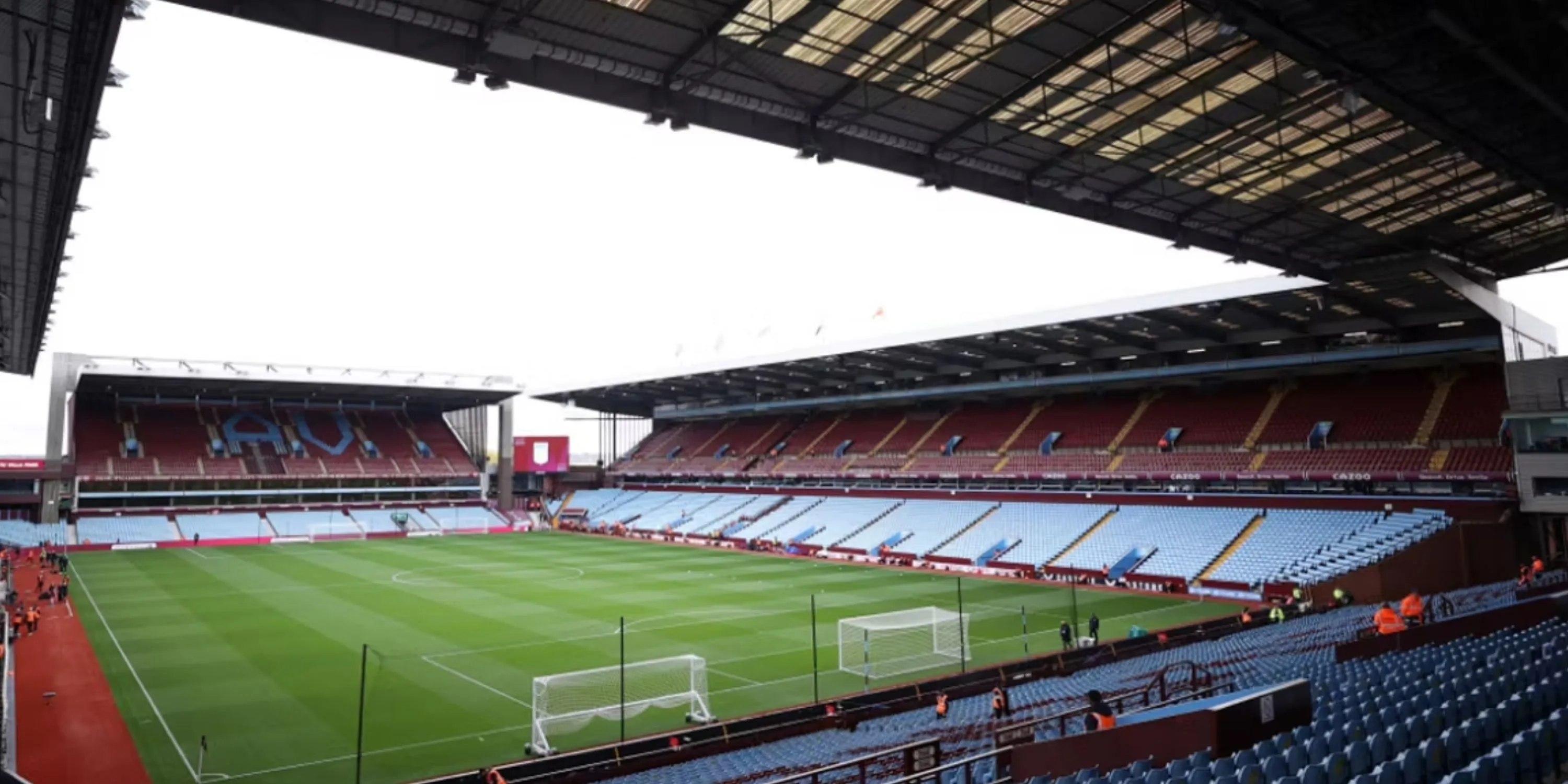 Toàn cảnh sân Villa Park, sân nhà của Aston Villa tại Birmingham