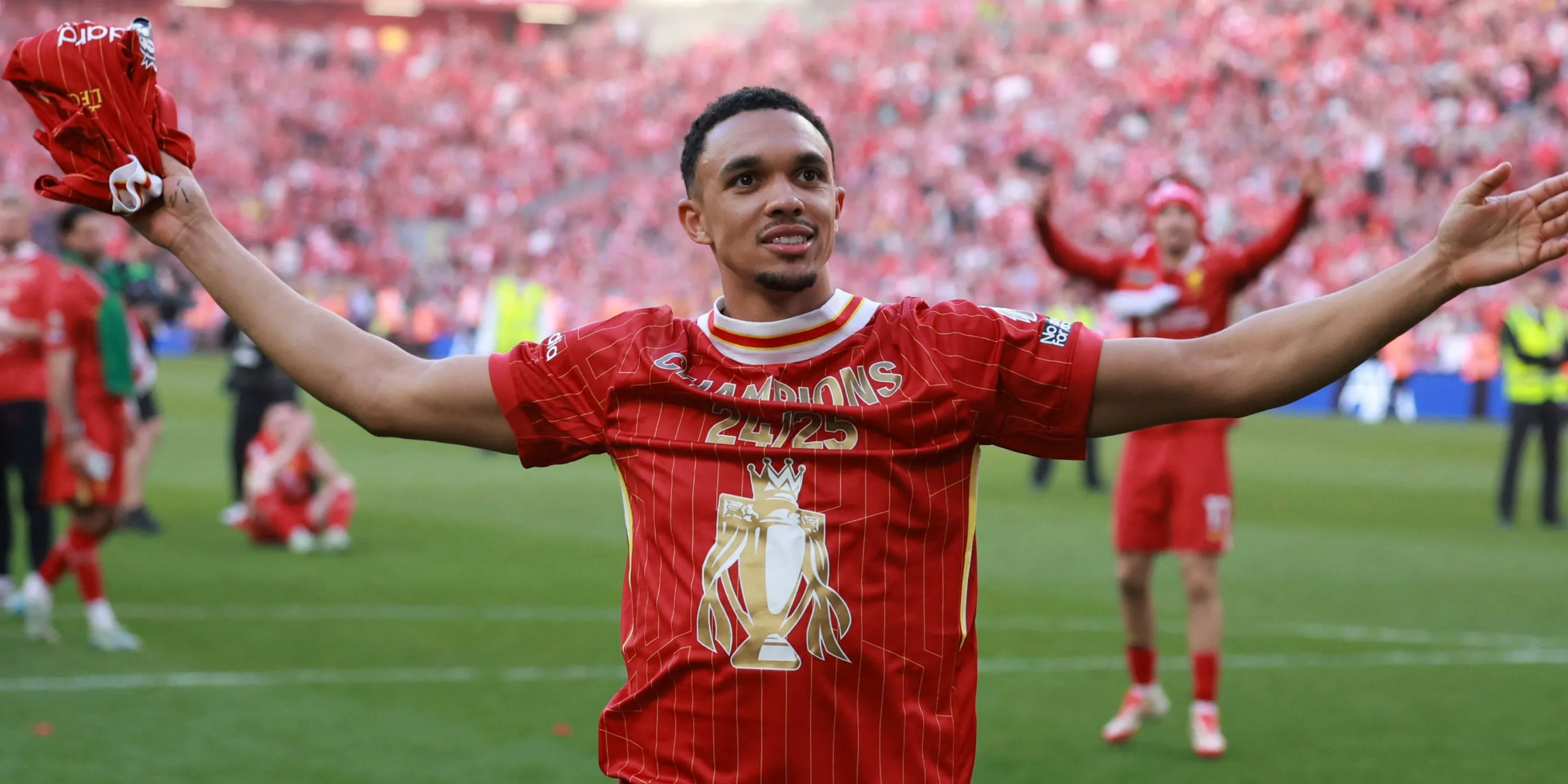 Trent Alexander-Arnold ăn mừng bàn thắng cho Liverpool trong bối cảnh đàm phán chuyển nhượng