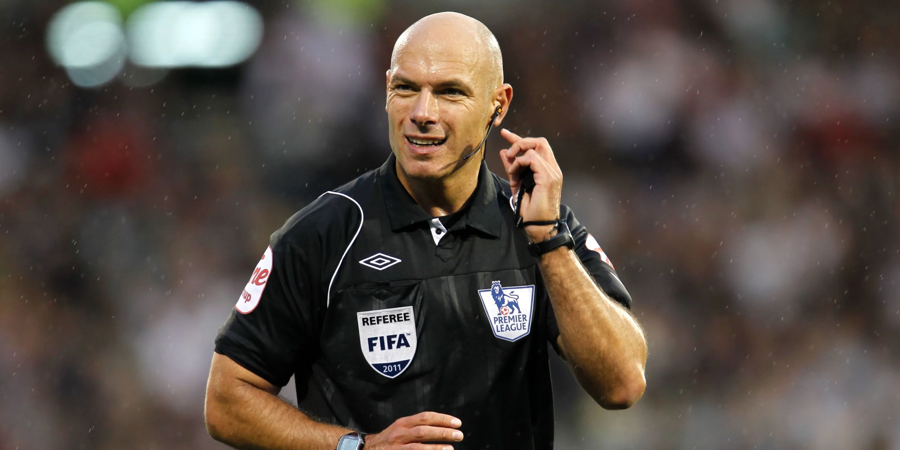 Trọng tài Howard Webb, biểu tượng của giới cầm còi Anh