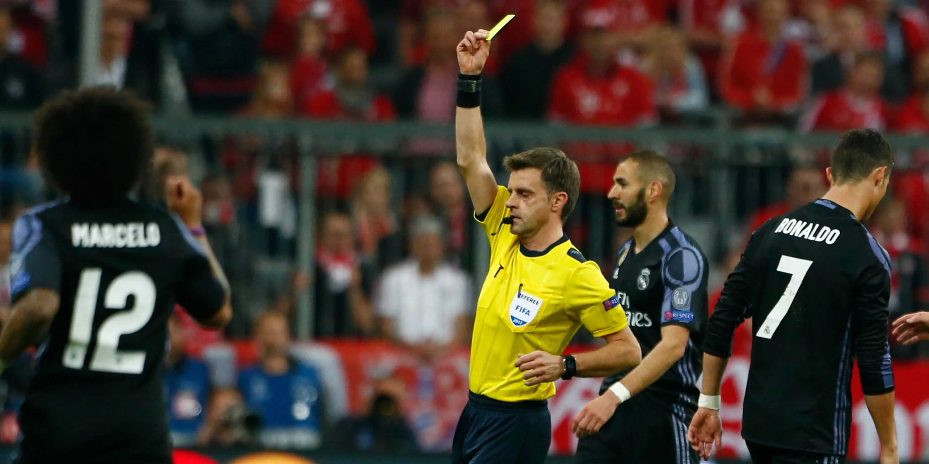 Trọng tài Nicola Rizzoli trên sân World Cup