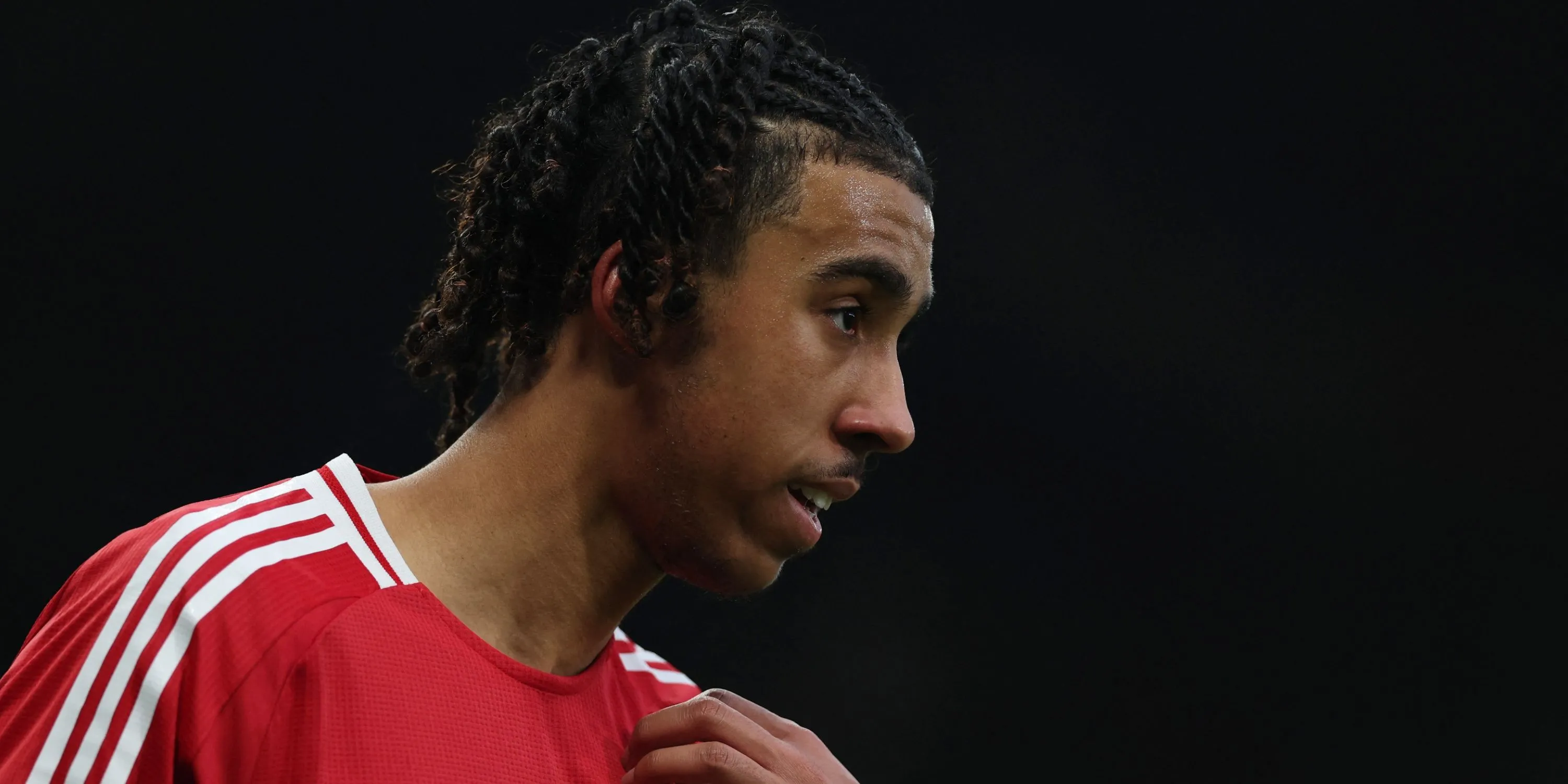Trung vệ trẻ Leny Yoro của Man Utd được kỳ vọng lớn