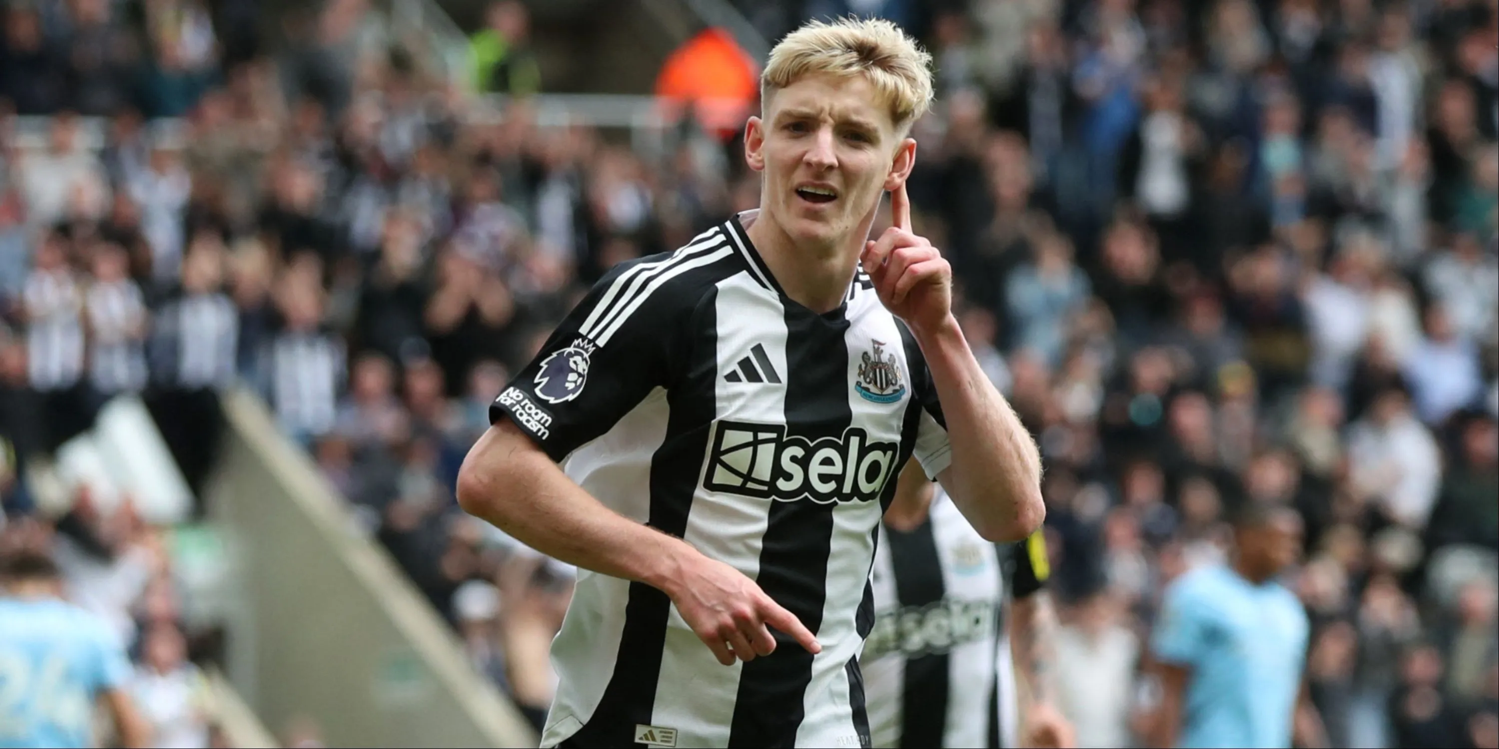 Anthony Gordon trong màu áo Newcastle United
