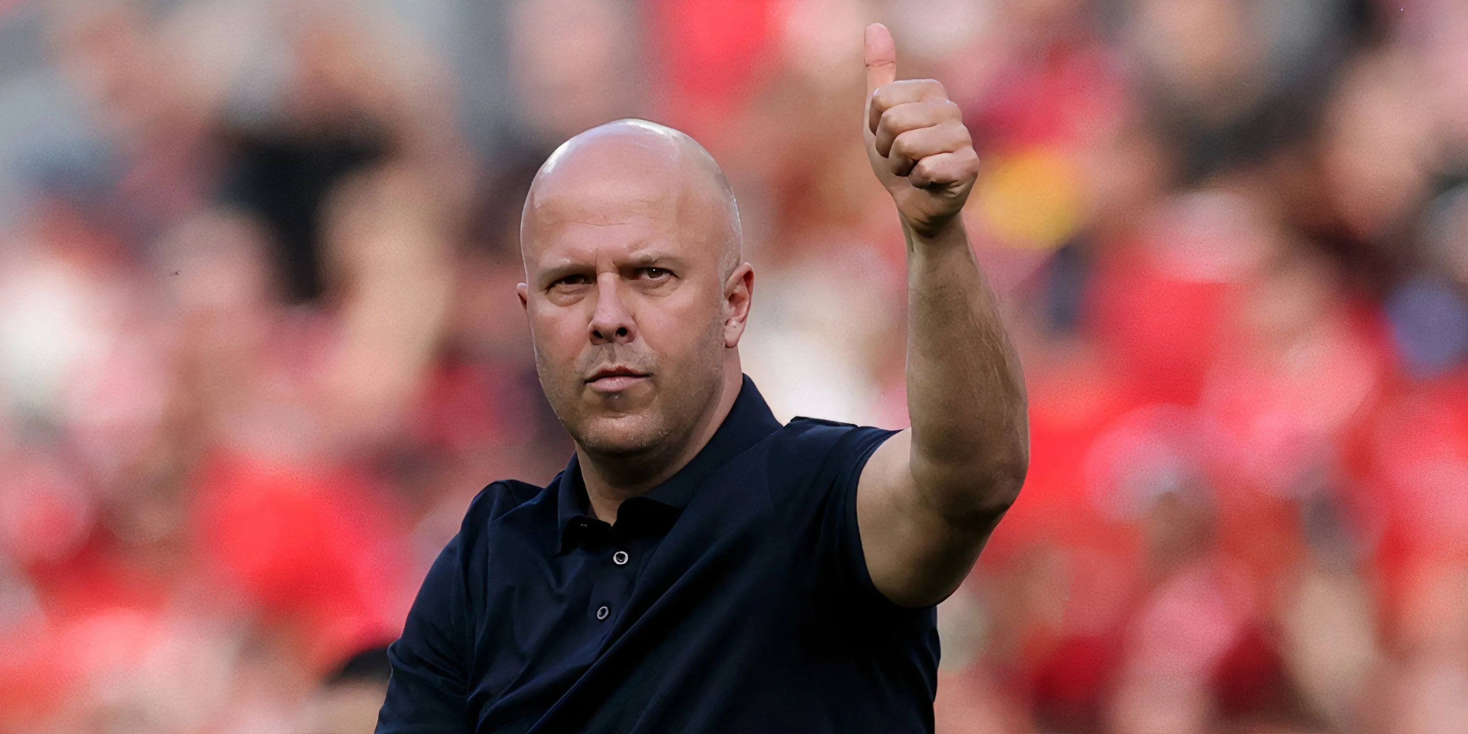 Arne Slot trên sân tập Liverpool