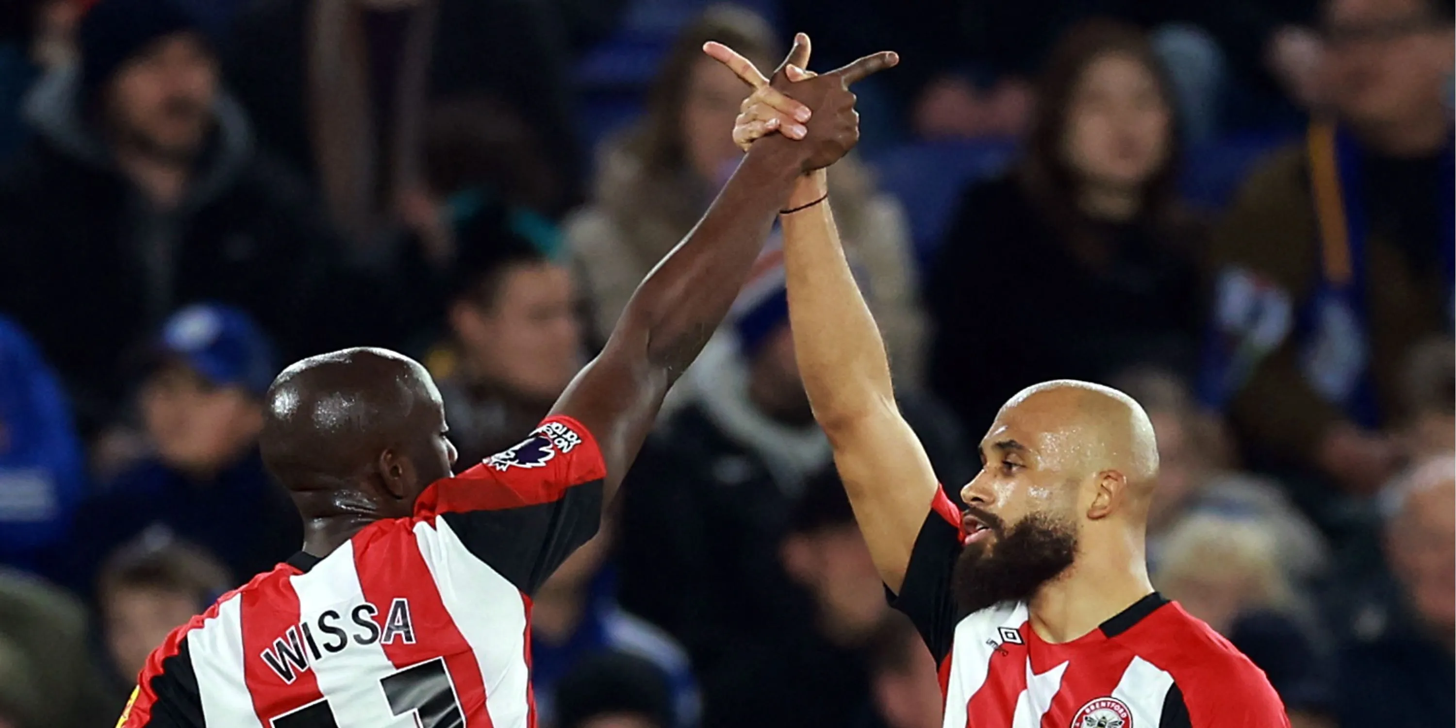 Bryan Mbeumo và Yoane Wissa của Brentford ăn mừng bàn thắng tại Premier League