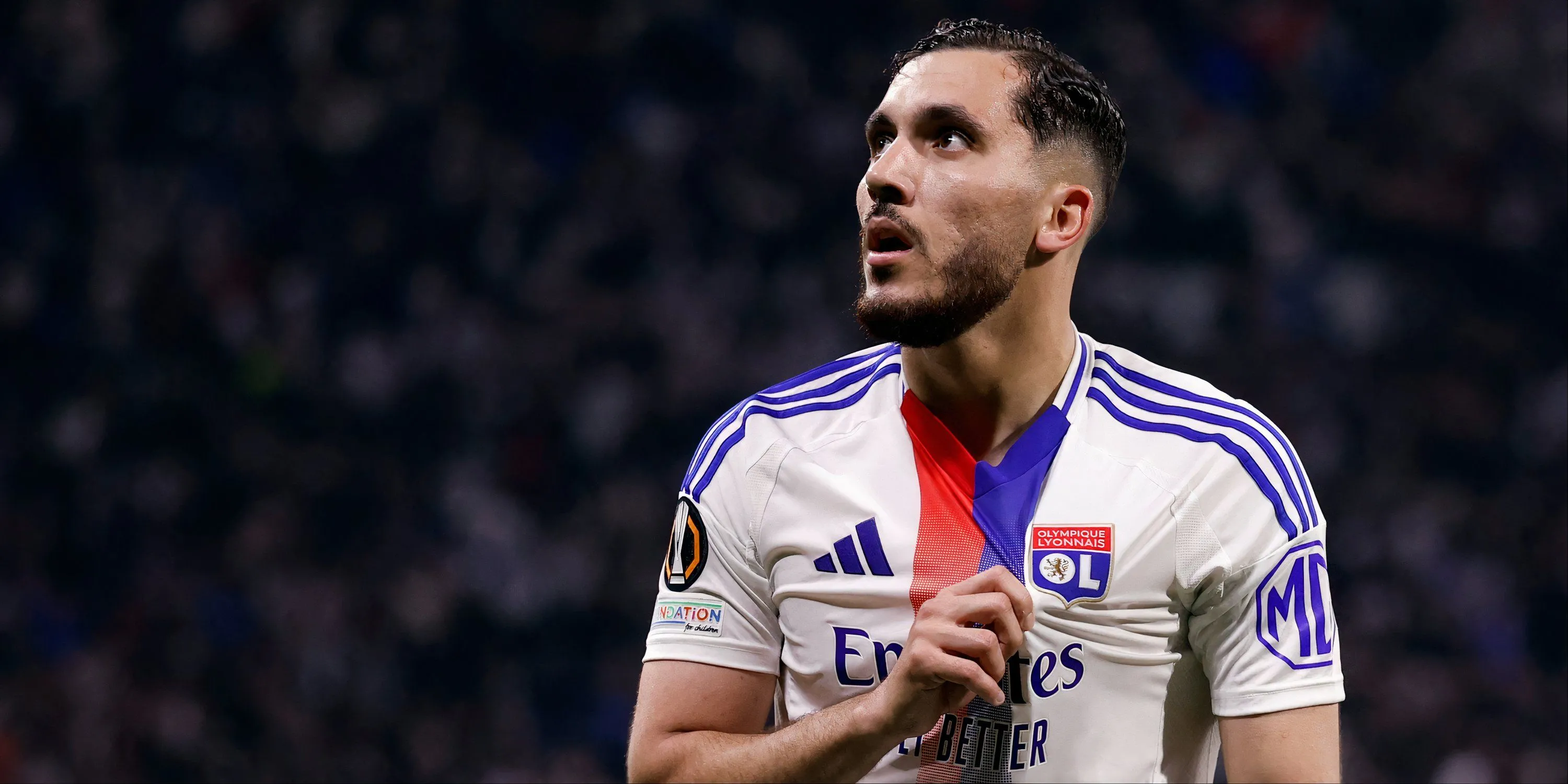 Rayan Cherki trong màu áo Lyon, mục tiêu tiềm năng của Manchester City