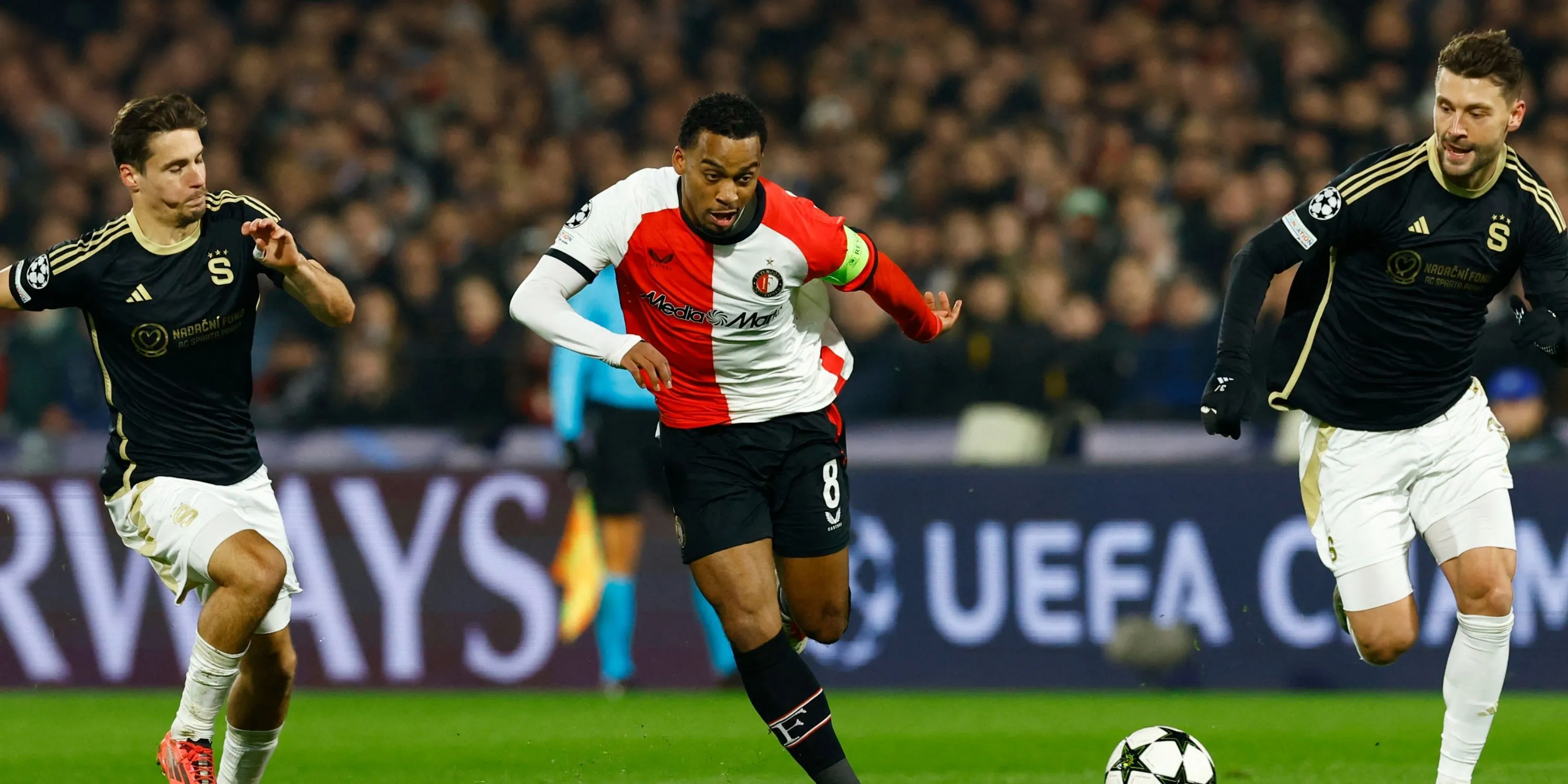 Tiền vệ Quinten Timber trong màu áo Feyenoord tại giải VĐQG Hà Lan Eredivisie.