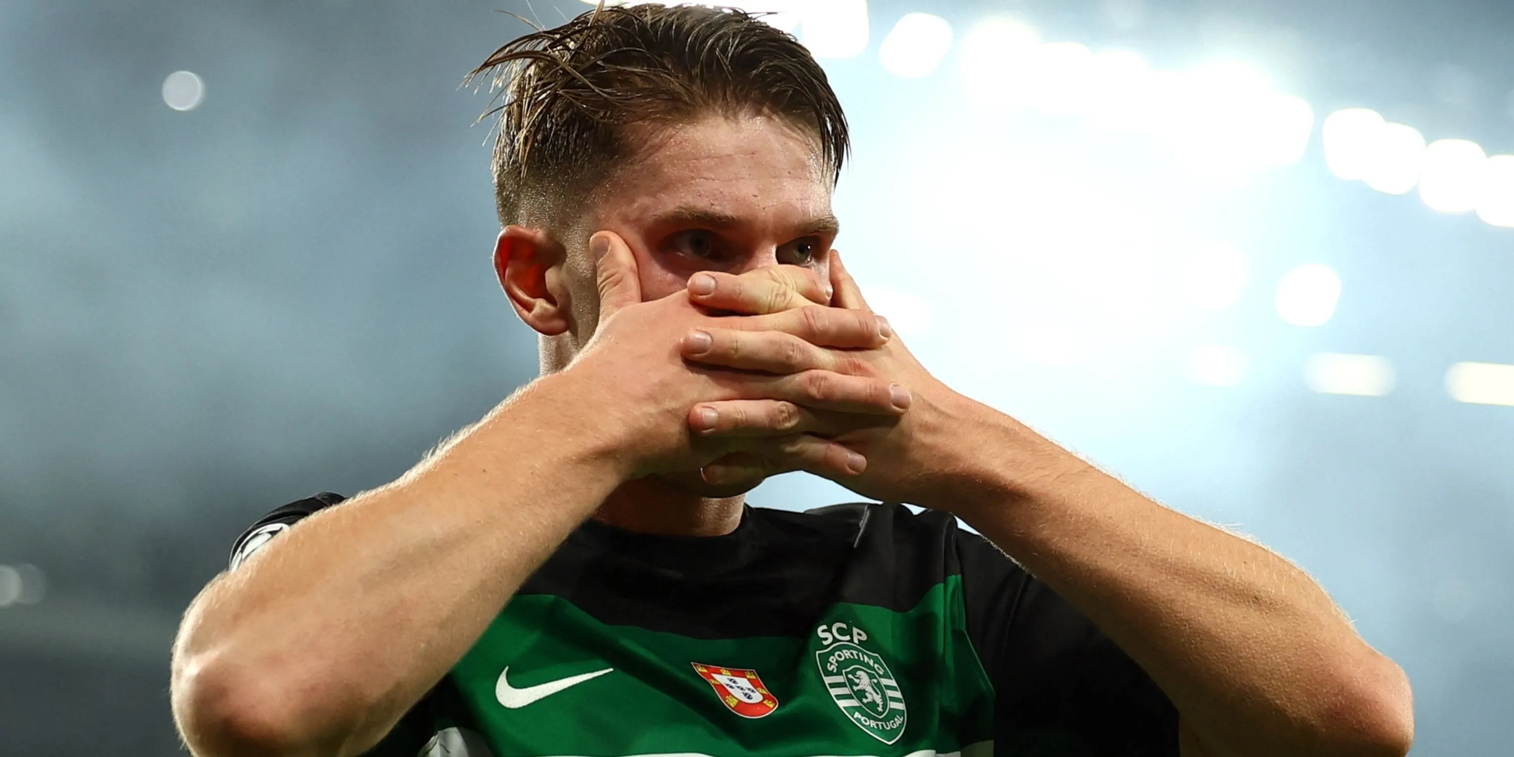 Viktor Gyokeres ăn mừng sau khi ghi bàn, cho thấy phong độ ấn tượng ở Sporting