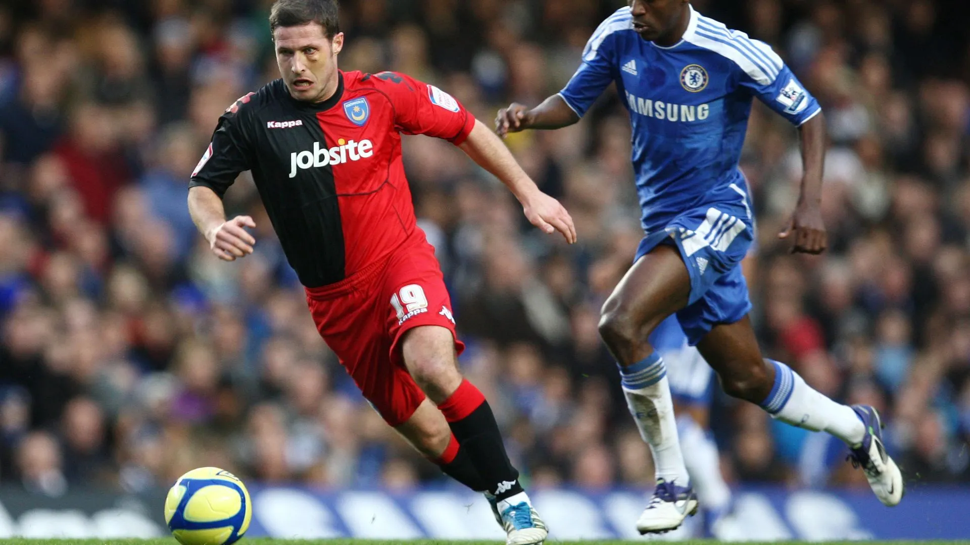 Cầu thủ David Norris trong màu áo Portsmouth, người đã ghi bàn thắng lịch sử vào lưới Southampton.