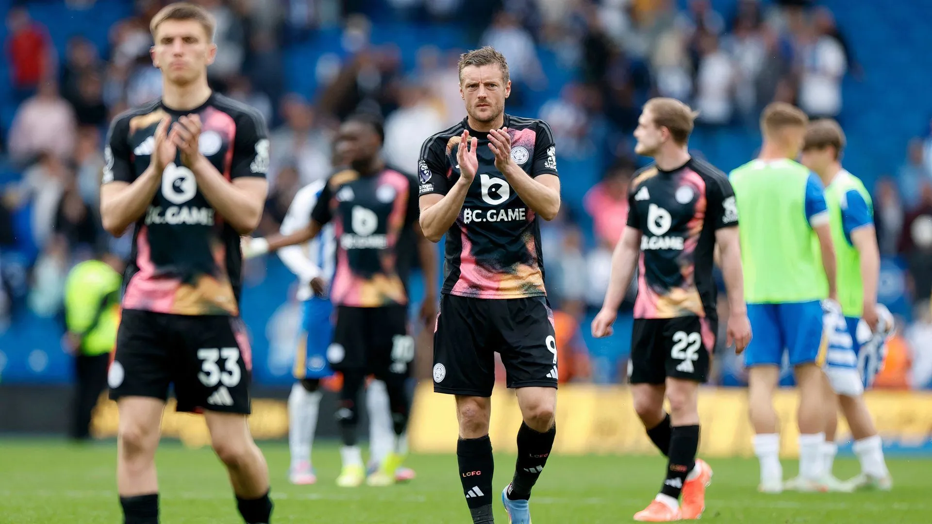 Tương Lai Samuel Edozie: Southampton Đối Mặt Áp Lực Chuyển Nhượng
