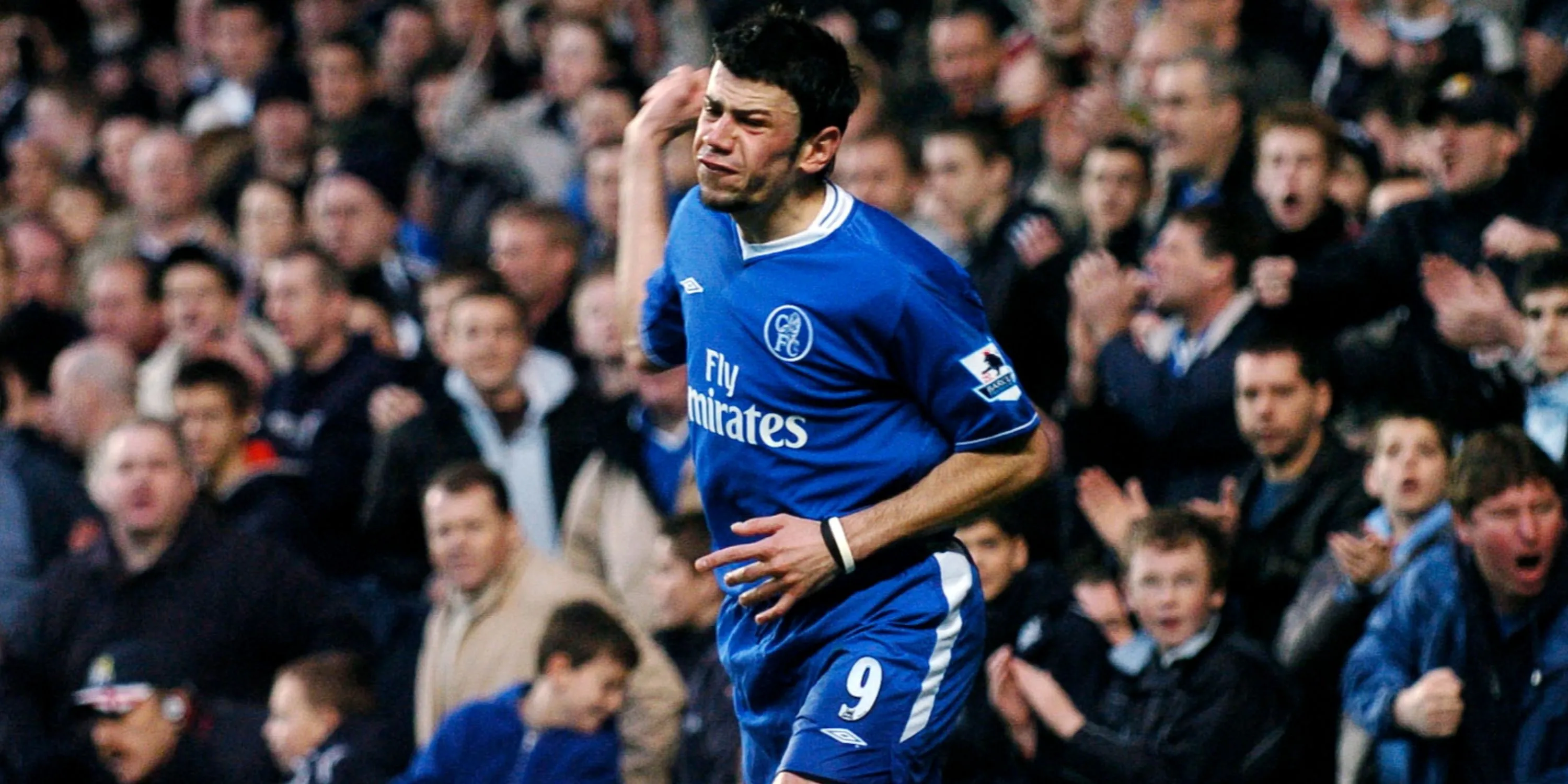 Mateja Kezman thể hiện sự thất vọng trong màu áo Chelsea, một tiền đạo không thể thích nghi với Premier League