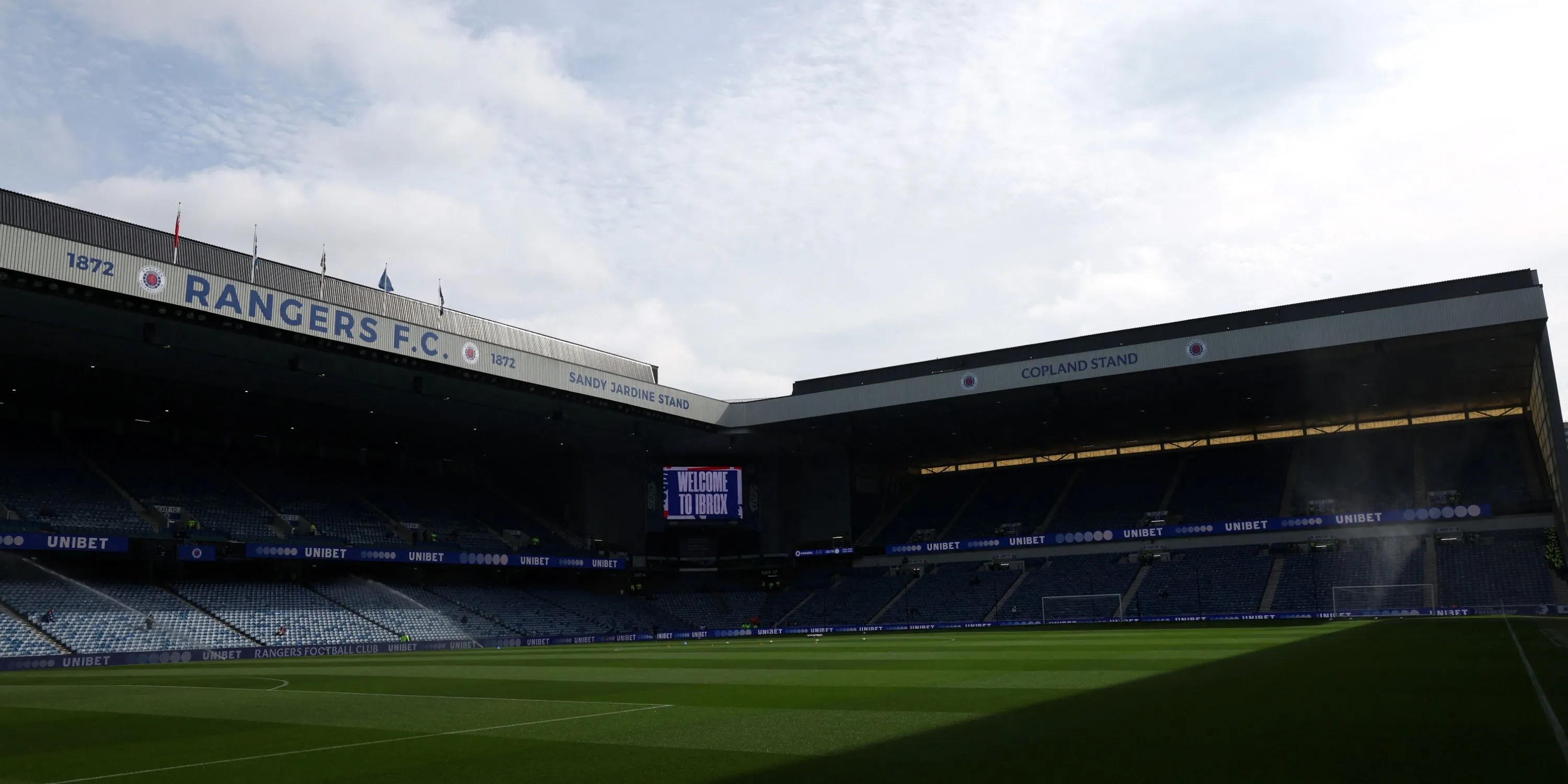 Toàn cảnh sân vận động Ibrox