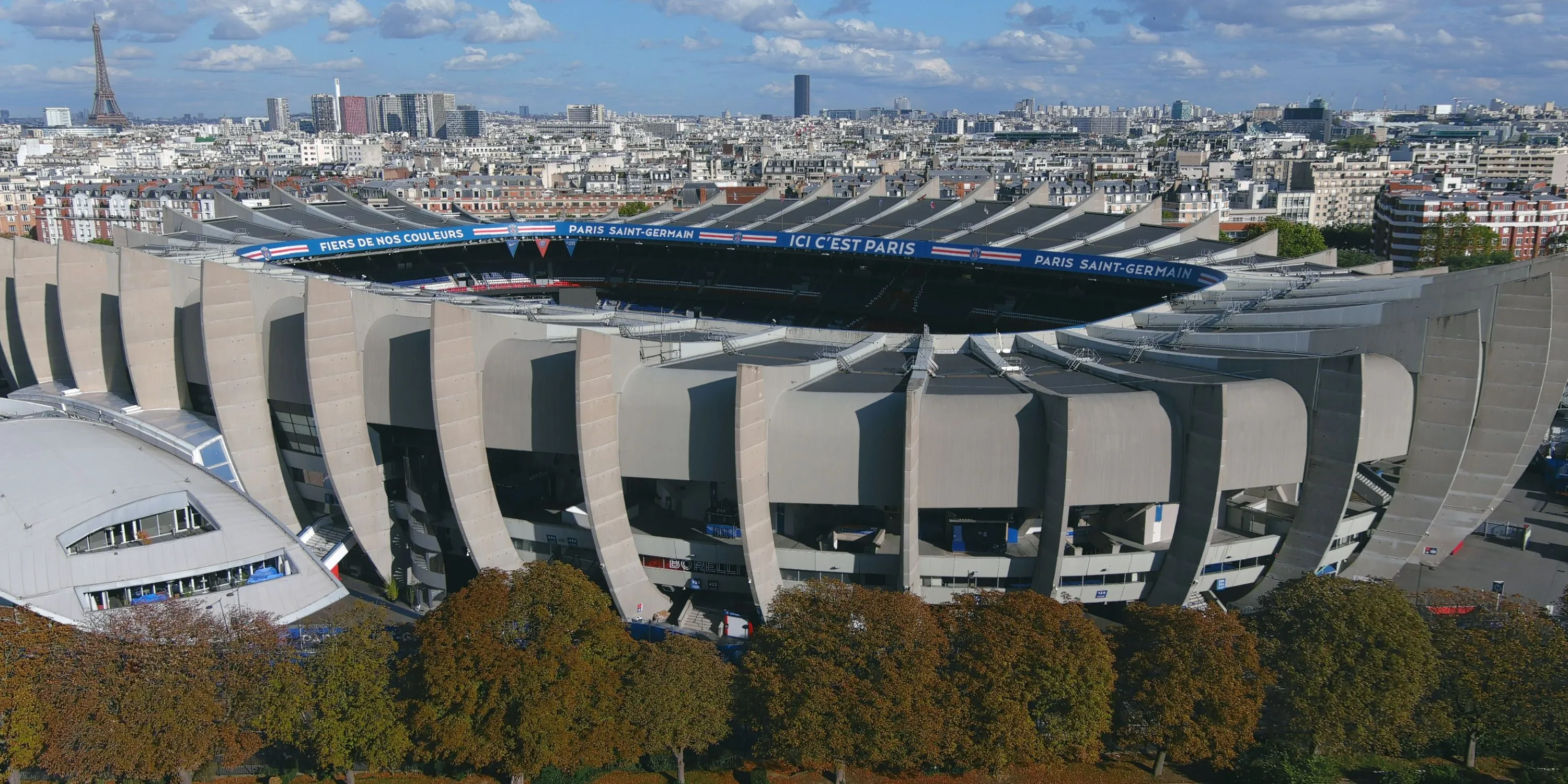 Toàn cảnh sân vận động Parc des Princes ở Paris, Pháp