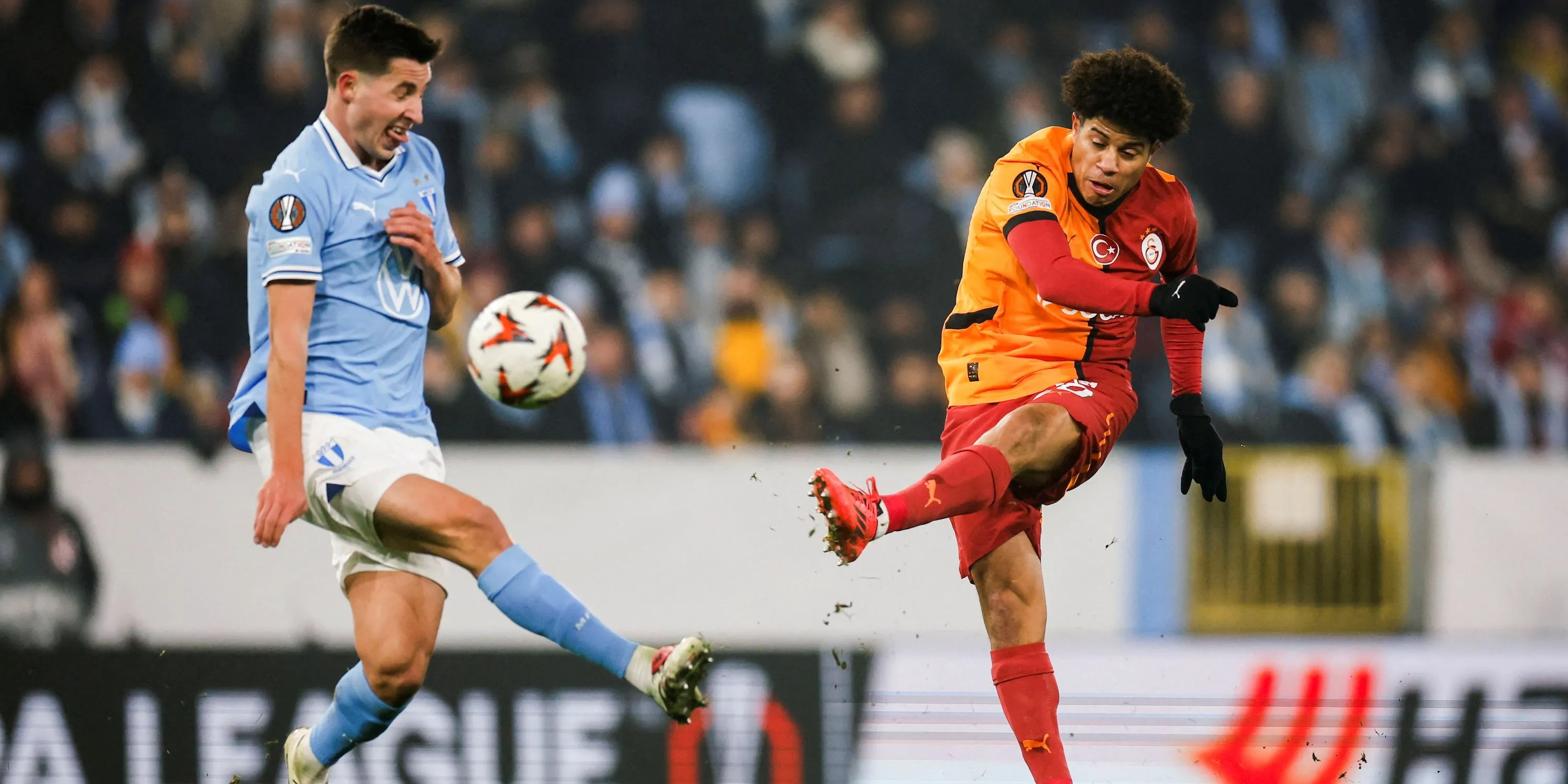 Gabriel Sara thi đấu cho Galatasaray, thể hiện phong độ ấn tượng ở giải VĐQG Thổ Nhĩ Kỳ.