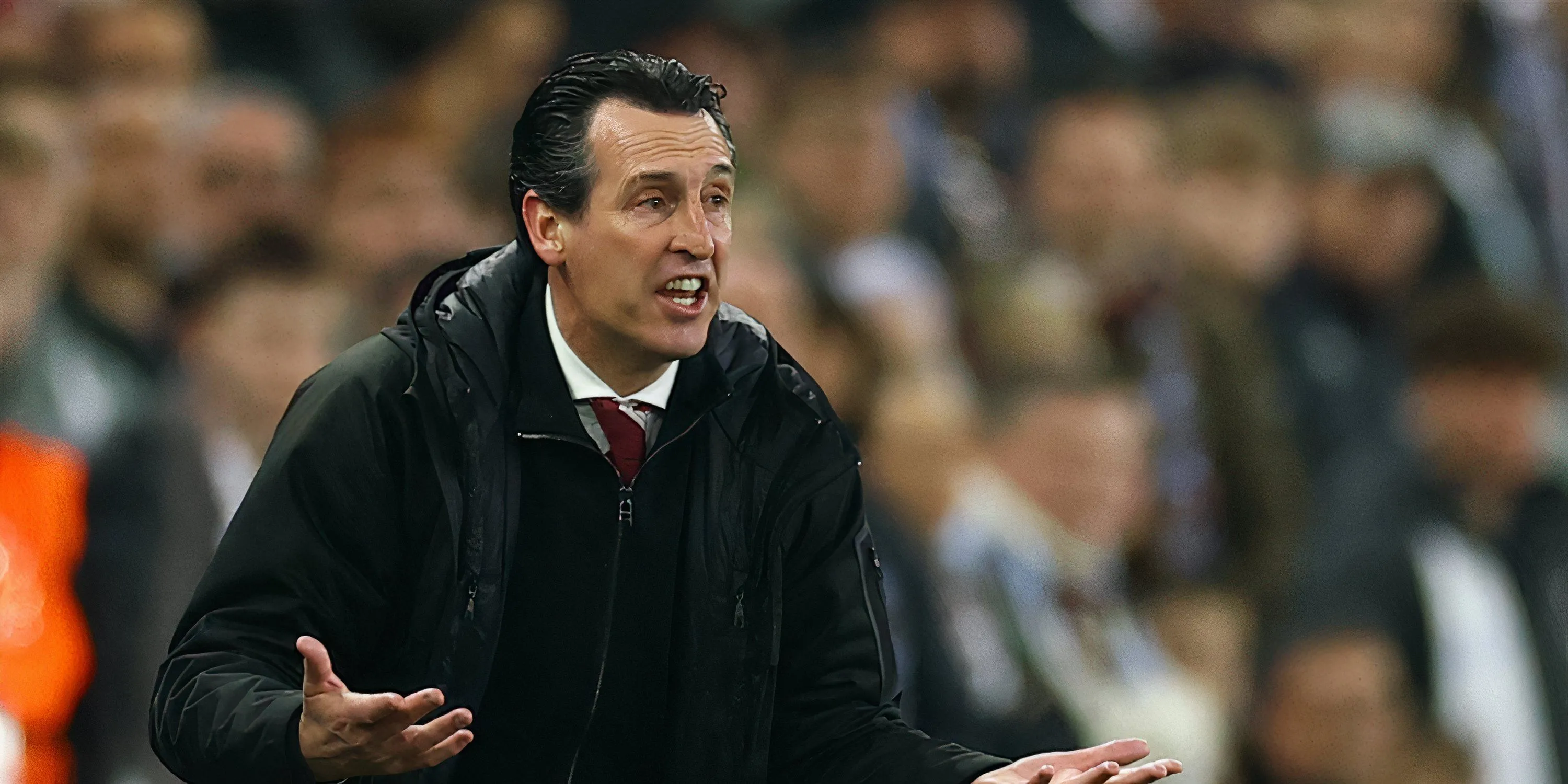 Huấn luyện viên Unai Emery đang tìm kiếm tiền đạo mới cho Aston Villa