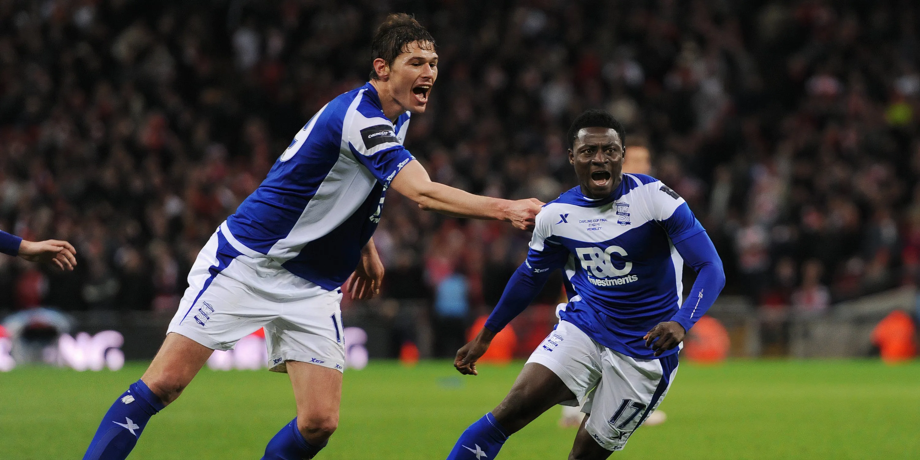 Nicola Zigic ăn mừng bàn thắng lịch sử trong màu áo Birmingham City