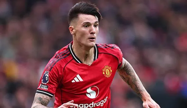 Benjamin Sesko quyết tâm gia nhập Manchester United, thể hiện khát khao chơi cho đội bóng lớn tại Ngoại hạng Anh.