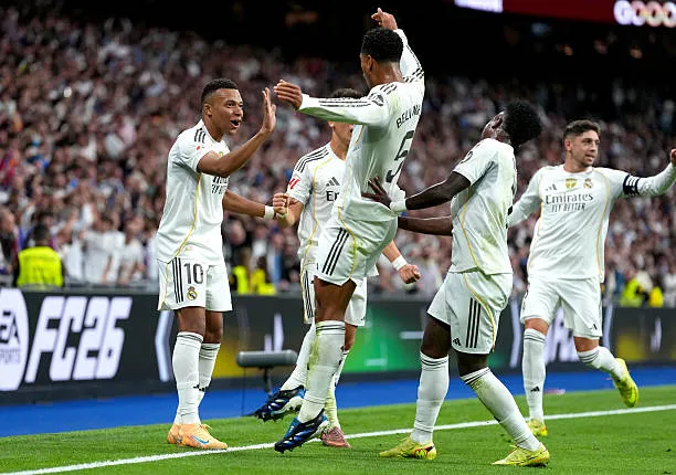 Pha ăn mừng của cầu thủ Real Madrid sau chiến thắng 2-1 trước Barcelona tại Bernabéu