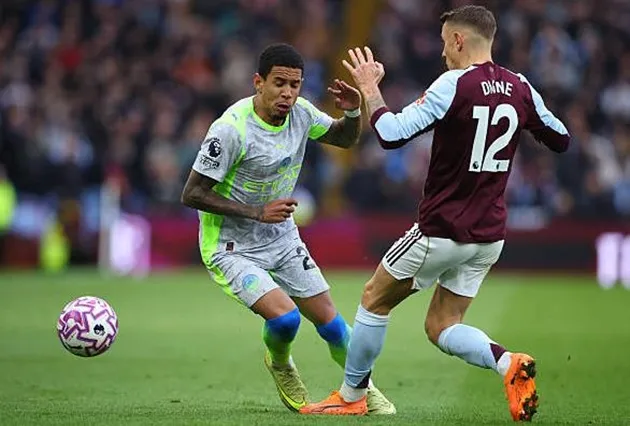 Savinho chơi mờ nhạt trong trận đấu tại Villa Park, mất bóng nhiều và không tạo ra cơ hội.