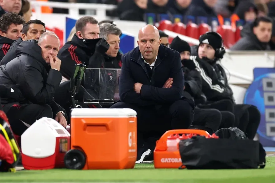 Hashtag 'Arne Slot Out' trending trên mạng xã hội X sau thất bại của Liverpool