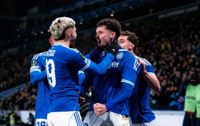 Strasbourg đánh bại Crystal Palace 2-1