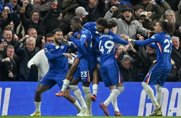 Chelsea xuất sắc cầm hòa Arsenal trong thế 10 người