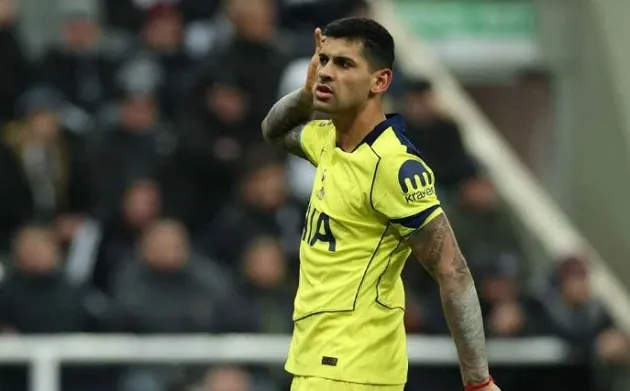 Cristian Romero ăn mừng bàn thắng móc bóng quyết định trước Newcastle